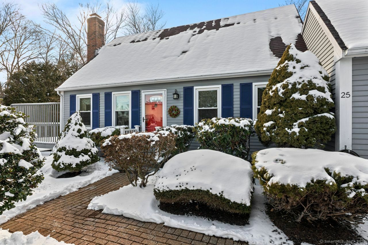 Property Photo:  25 Chalker Beach Road  CT 06475 