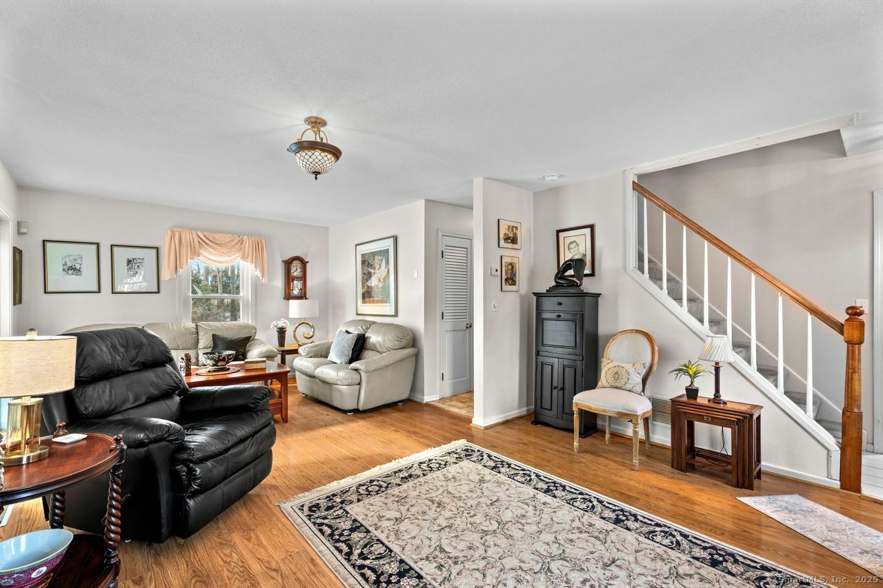 Property Photo:  25 Chalker Beach Road  CT 06475 