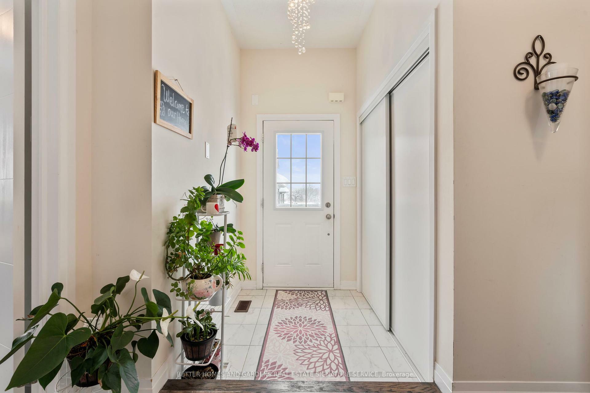 Property Photo:  42 Bedford Estates Crescent  ON L4N 9K5 