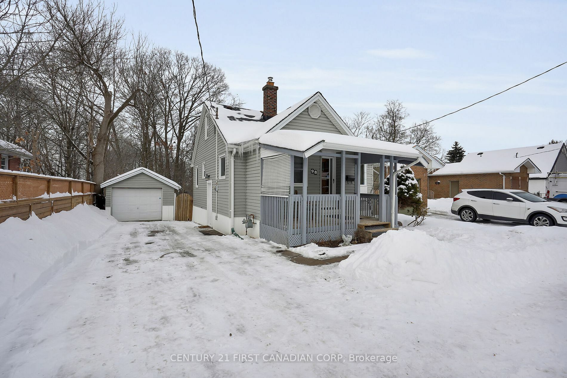 Property Photo:  98 Briscoe St W  ON N6J 1M5 