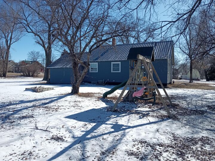 Property Photo: 350 NE Broadway SD 57434