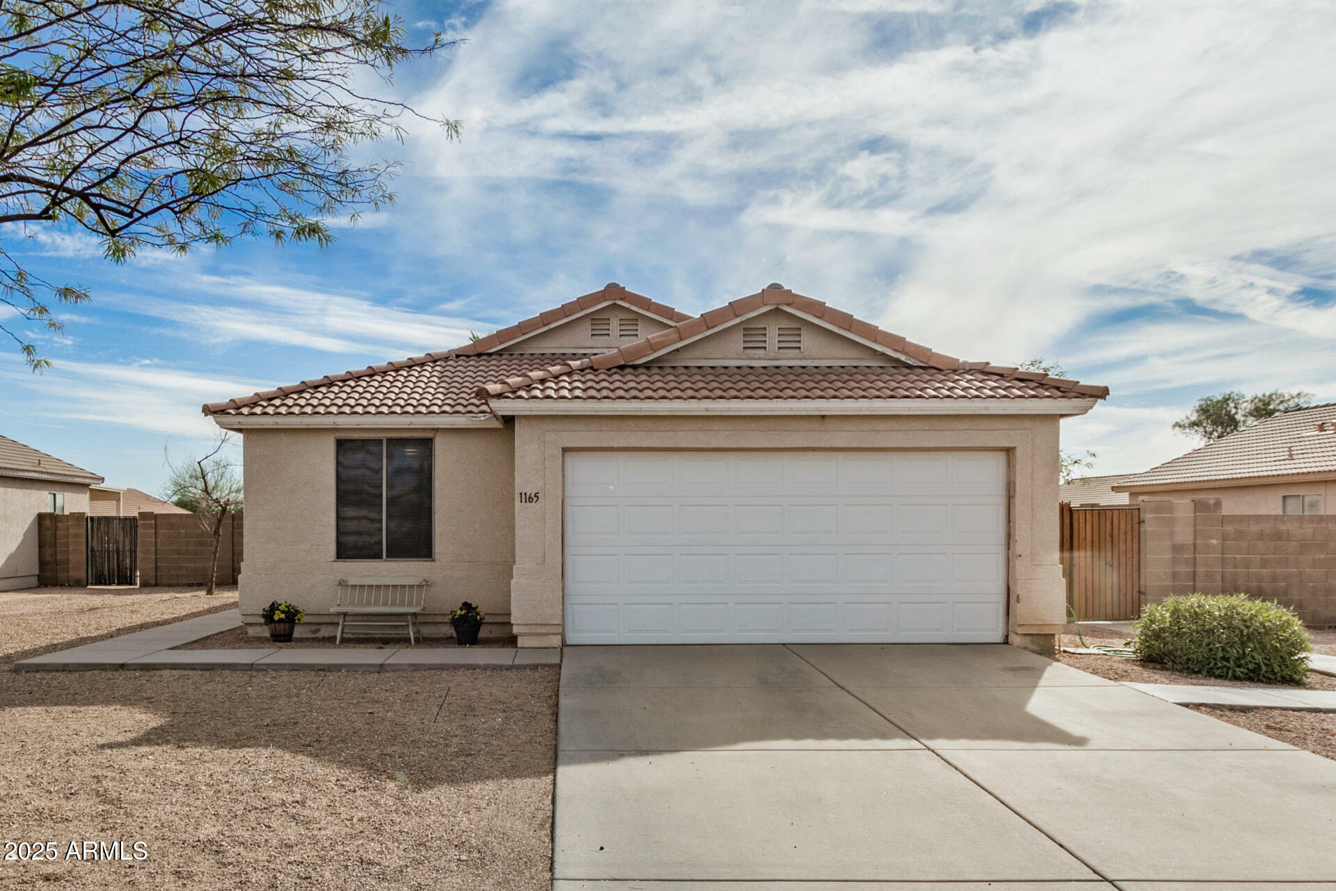 Property Photo: 1165 W 4th Avenue AZ 85120