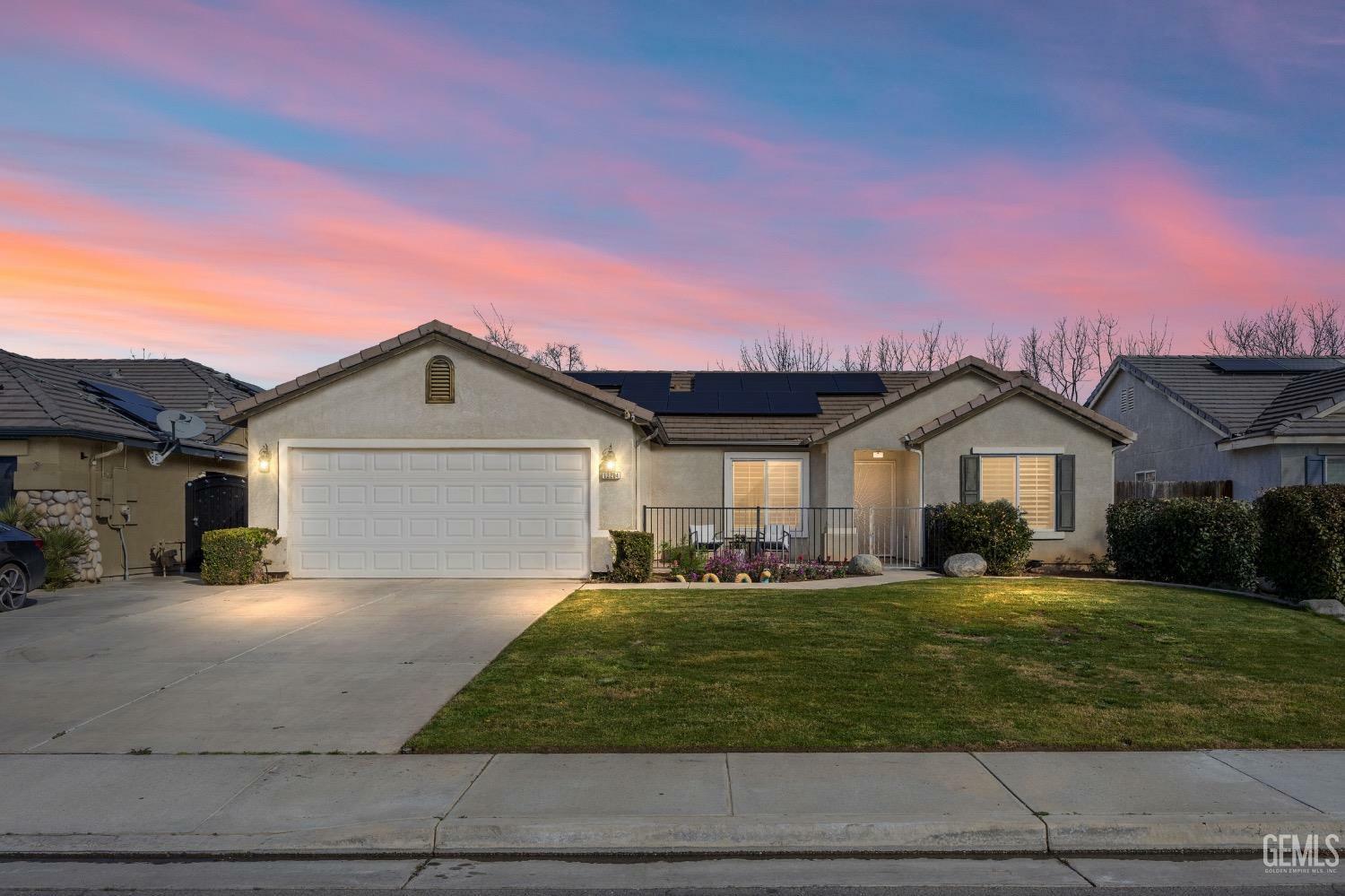 Property Photo: 12204 Verdelho Avenue CA 93312
