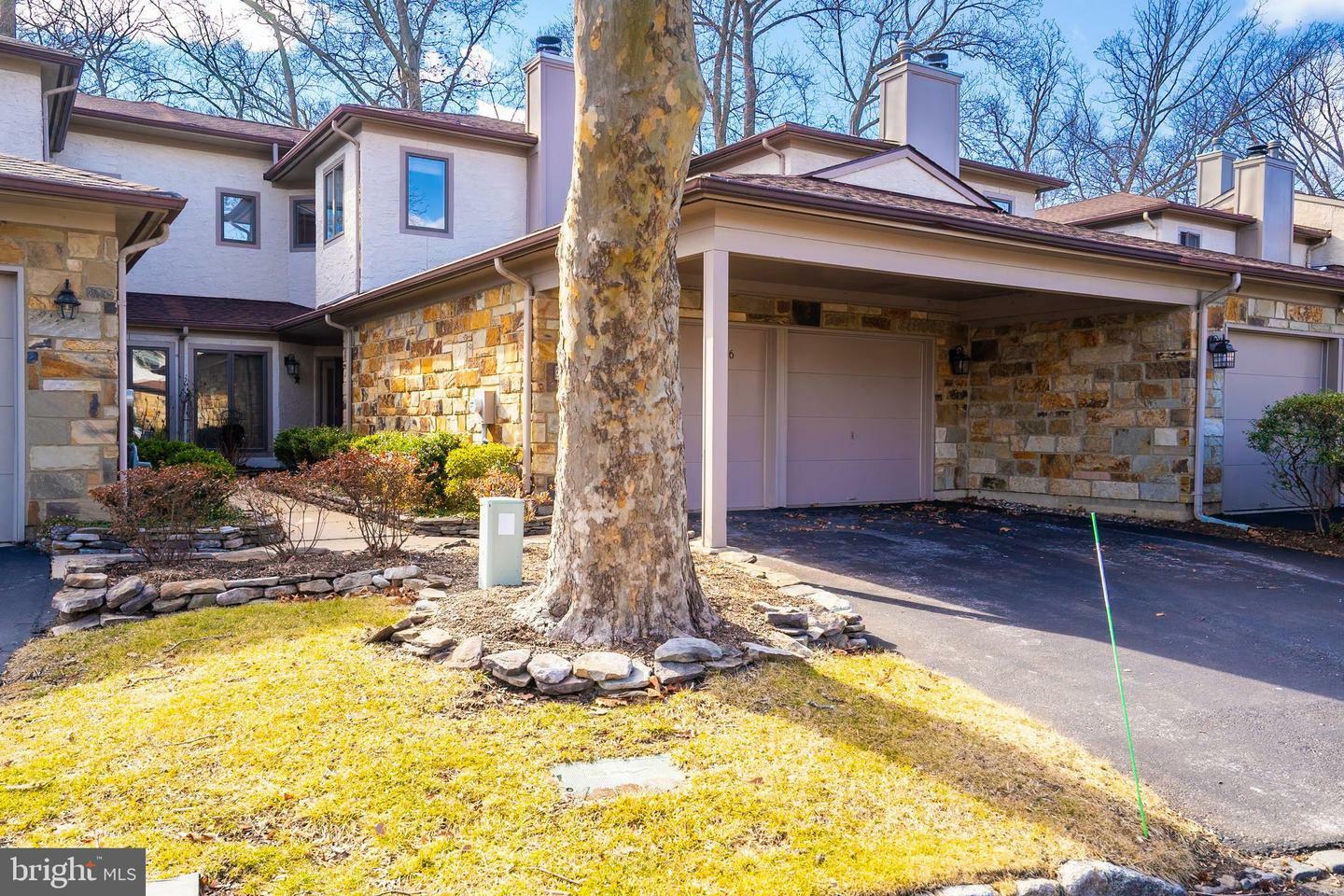 Property Photo:  26 Woodmont Drive  NJ 08648 