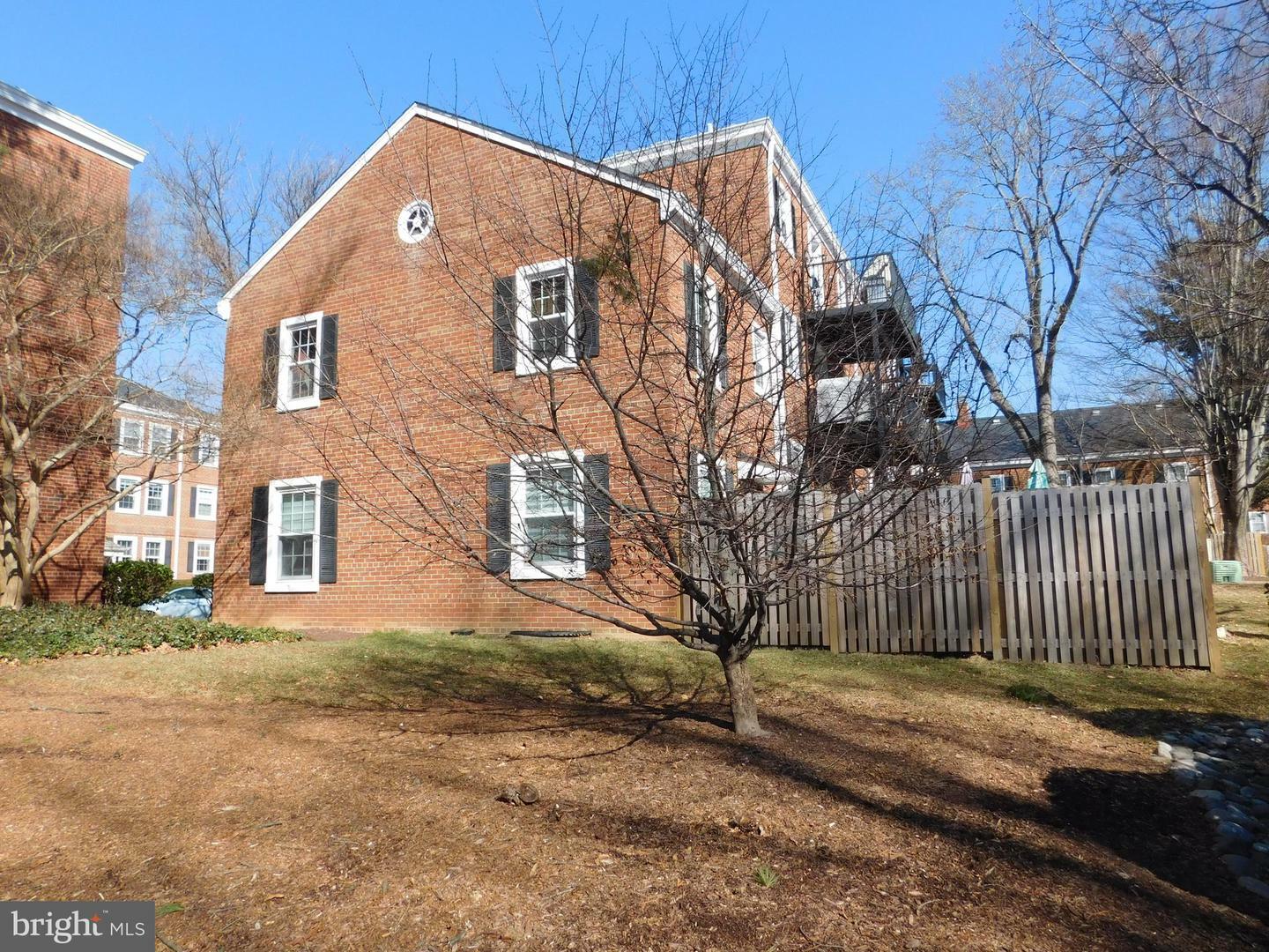 Property Photo:  2878 S Abingdon Street  VA 22206 