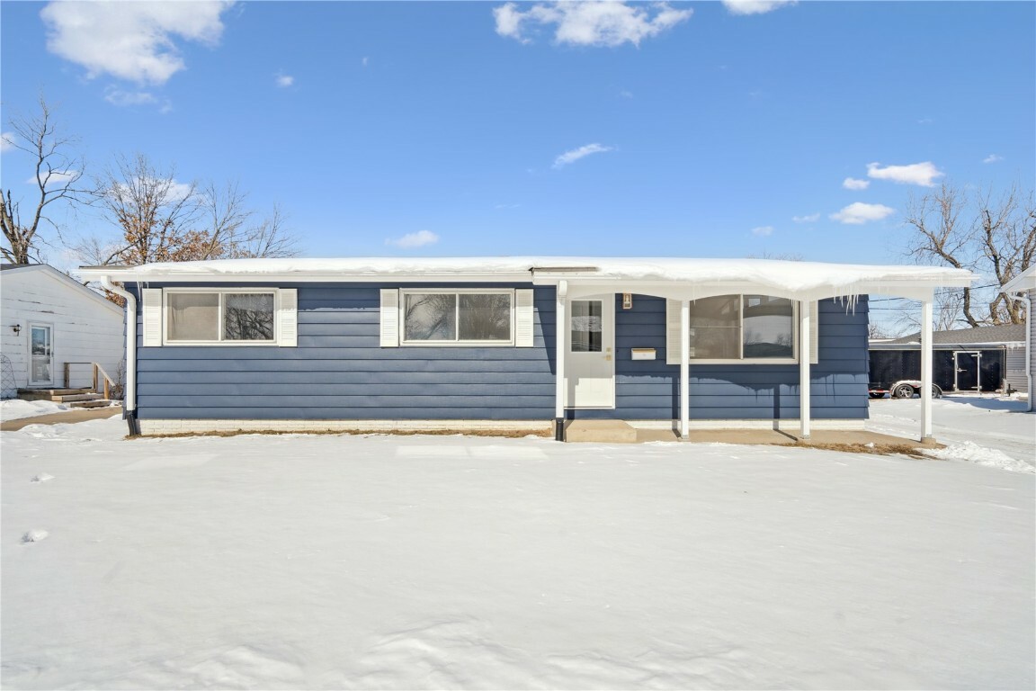 Property Photo:  1026 Rainbow Boulevard  IA 52233 