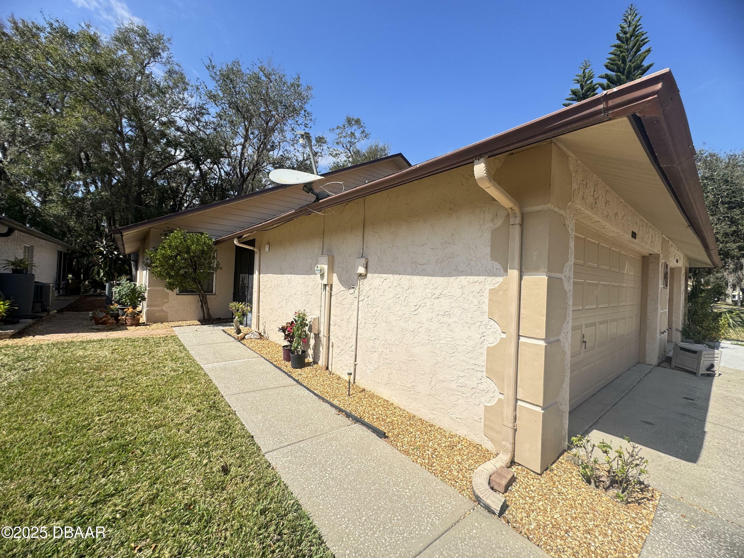 Property Photo:  828 Brimfield Court  FL 32127 