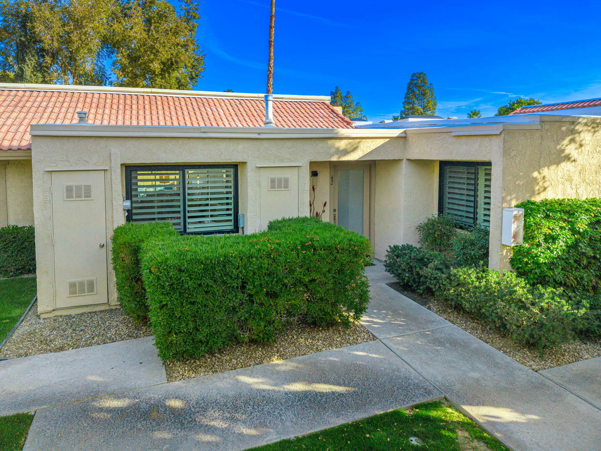 Property Photo:  70100 Mirage Cove Drive 42  CA 92270 