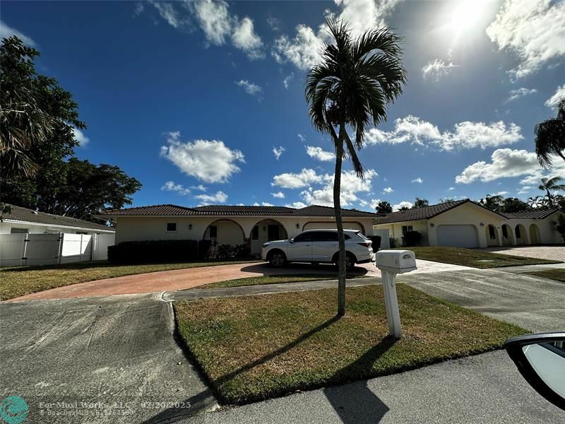 Property Photo:  6860 Calle Del Paz  FL 33433 