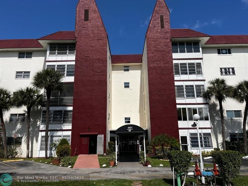 Property Photo: 4851 NW 21st St 404 FL 33313