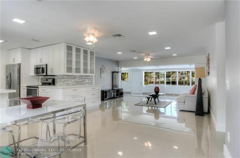 Property Photo:  4500 SW 38th Ter  FL 33312 