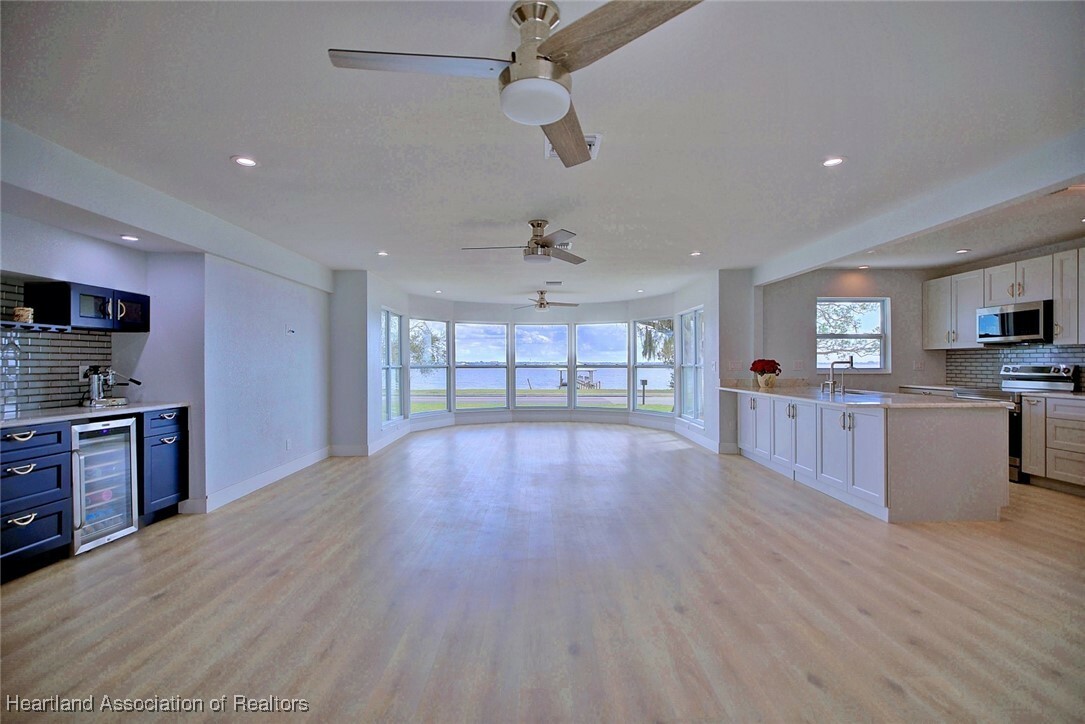 Property Photo:  4290 Lakeview Drive  FL 33870 