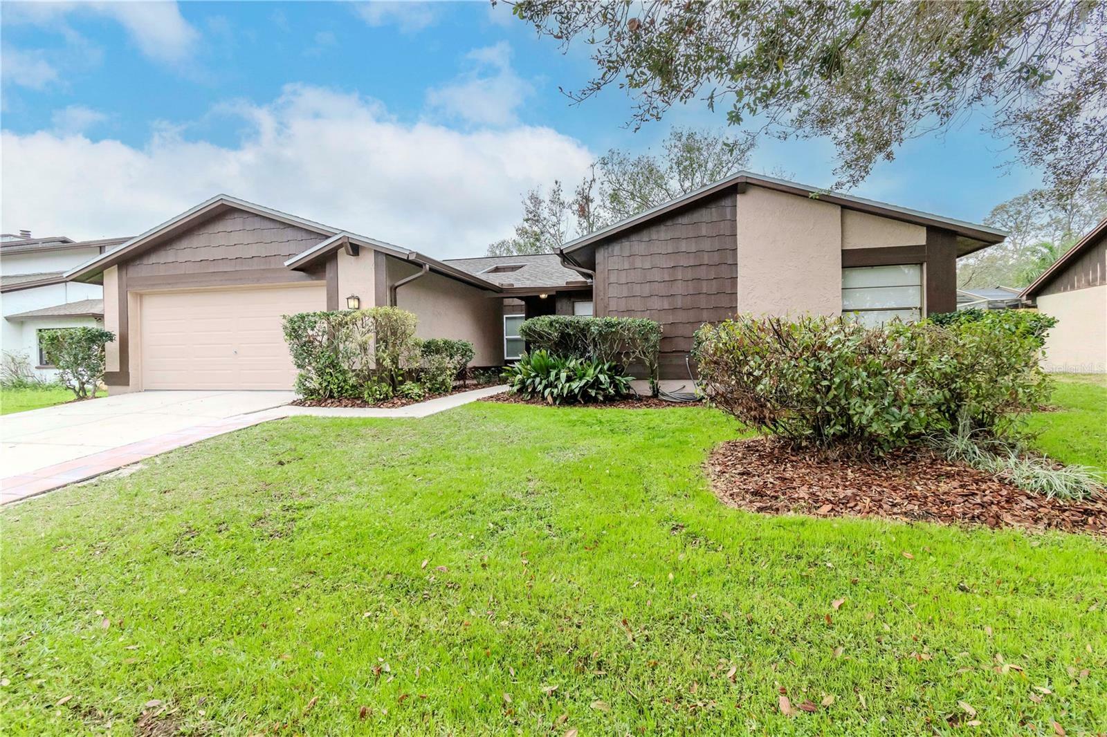 Property Photo:  415 Bloomingfield Drive  FL 33511 