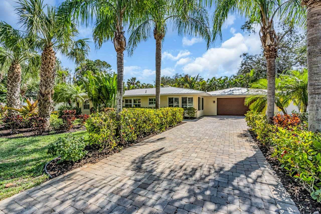 Property Photo:  1766 Shoreland Drive  FL 34239 