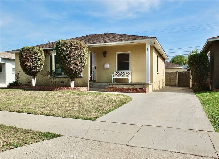 Property Photo:  5138 Adenmoor Avenue  CA 90713 
