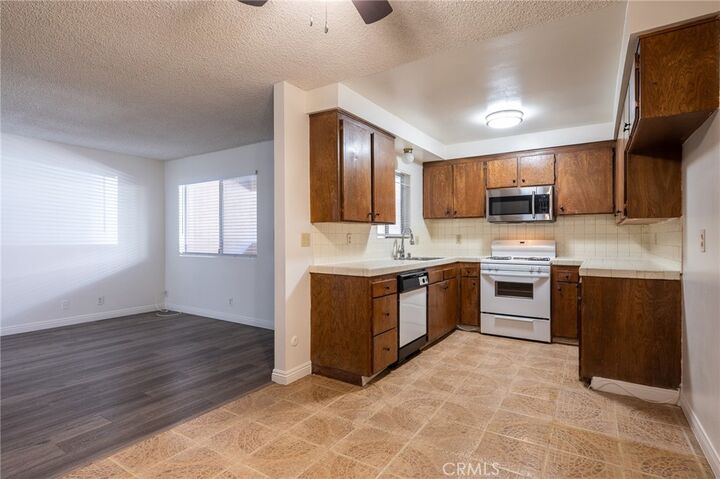 Property Photo:  2501 W Redondo Beach Boulevard 119  CA 90249 