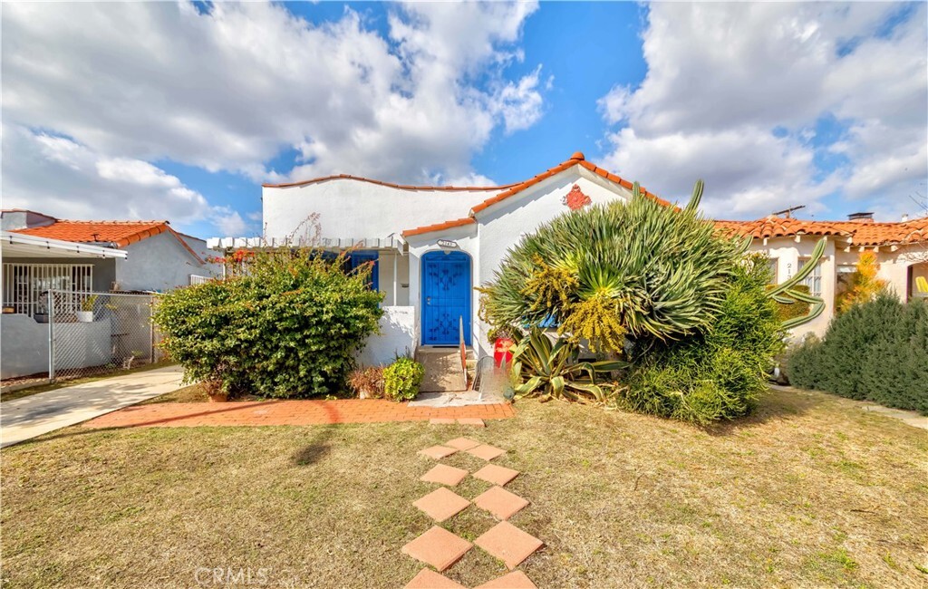 2143 S Redondo Boulevard  Los Angeles CA 90016 photo