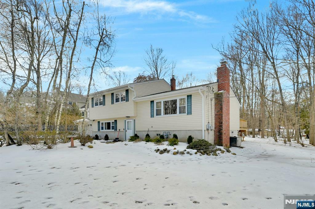 Property Photo:  4 Cherokee Trail  NJ 07436 