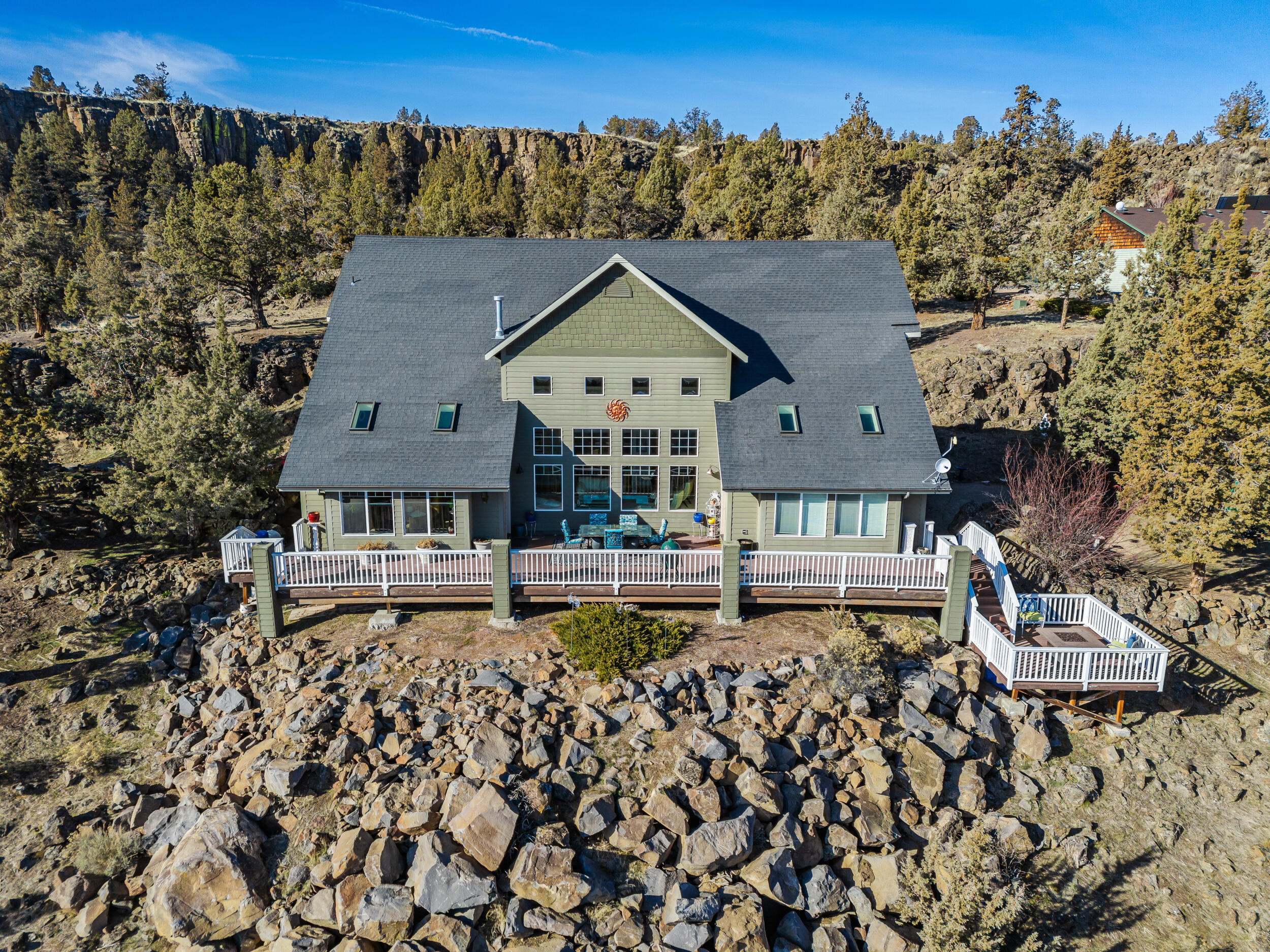Property Photo: 2483 NW Century Drive OR 97754