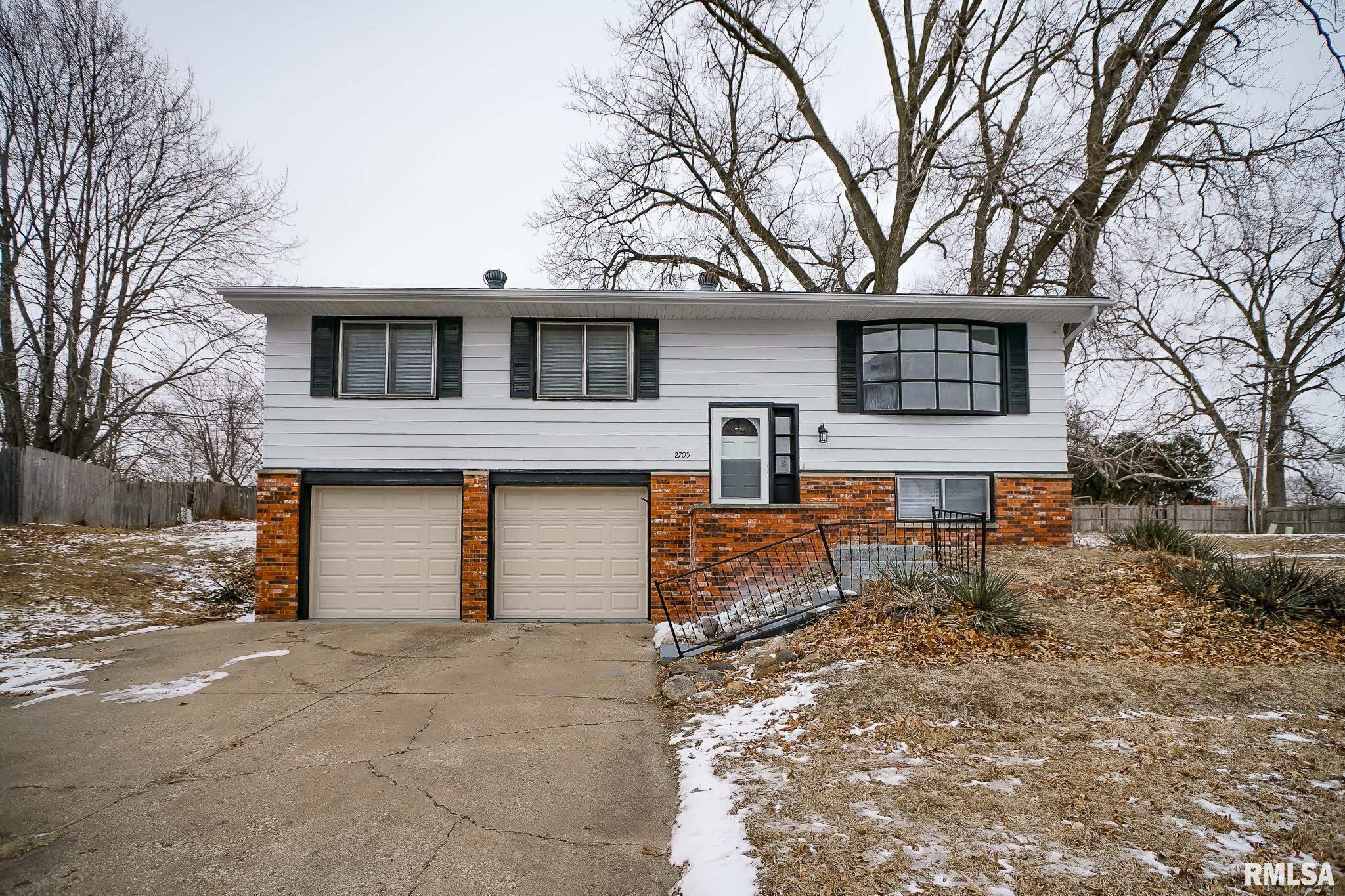 2705 W Millbrook Court  Peoria IL 61615 photo