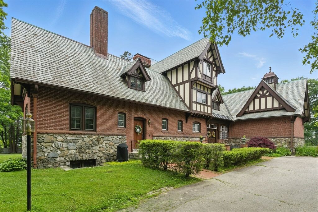 Property Photo: 80 Pond St 4 NH 03079