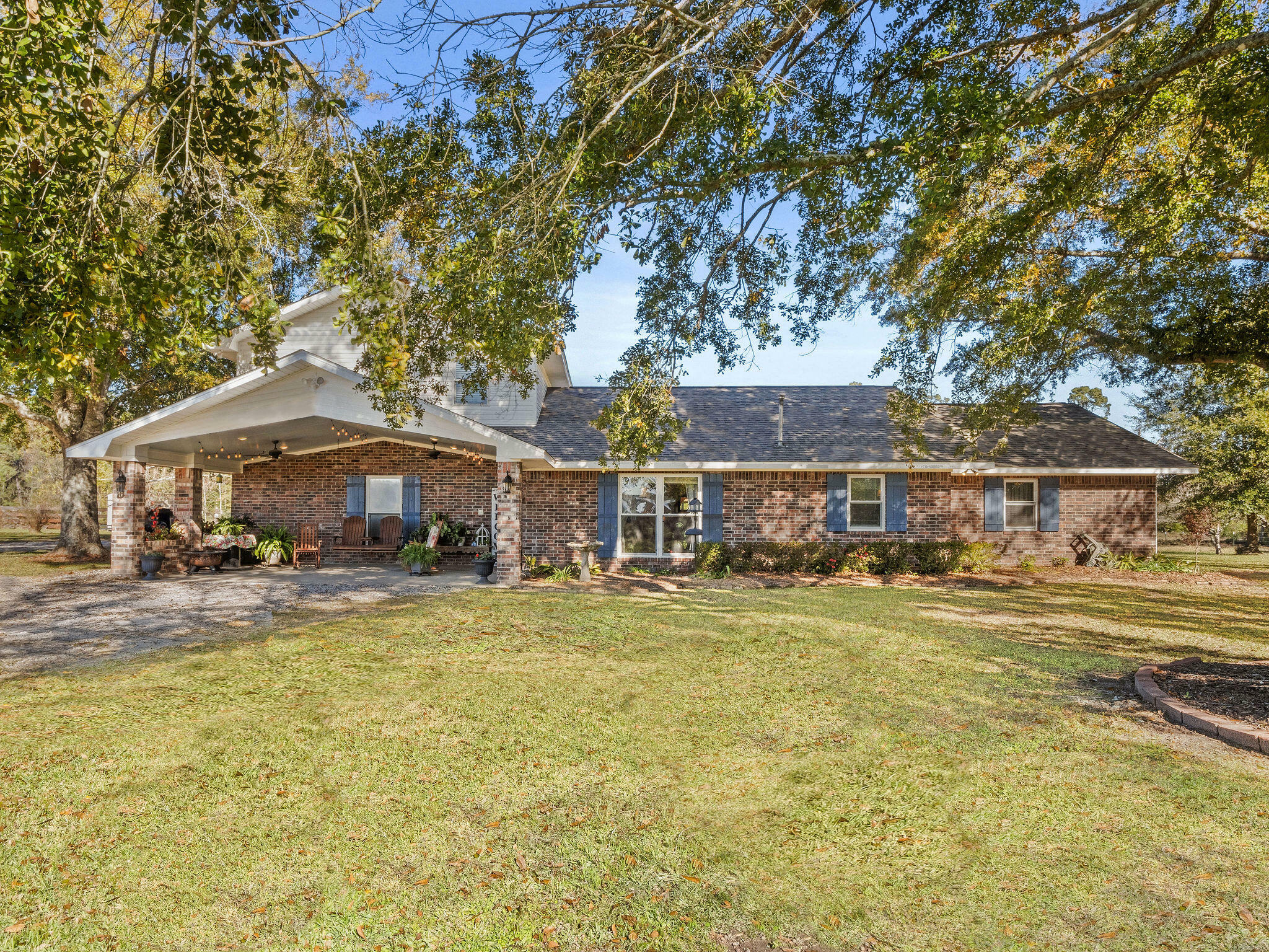 Property Photo: 270 Bluebird Ln LA 70634
