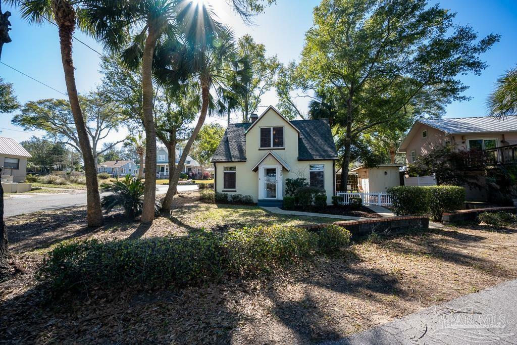 Property Photo: 900 Bayou Blvd FL 32503