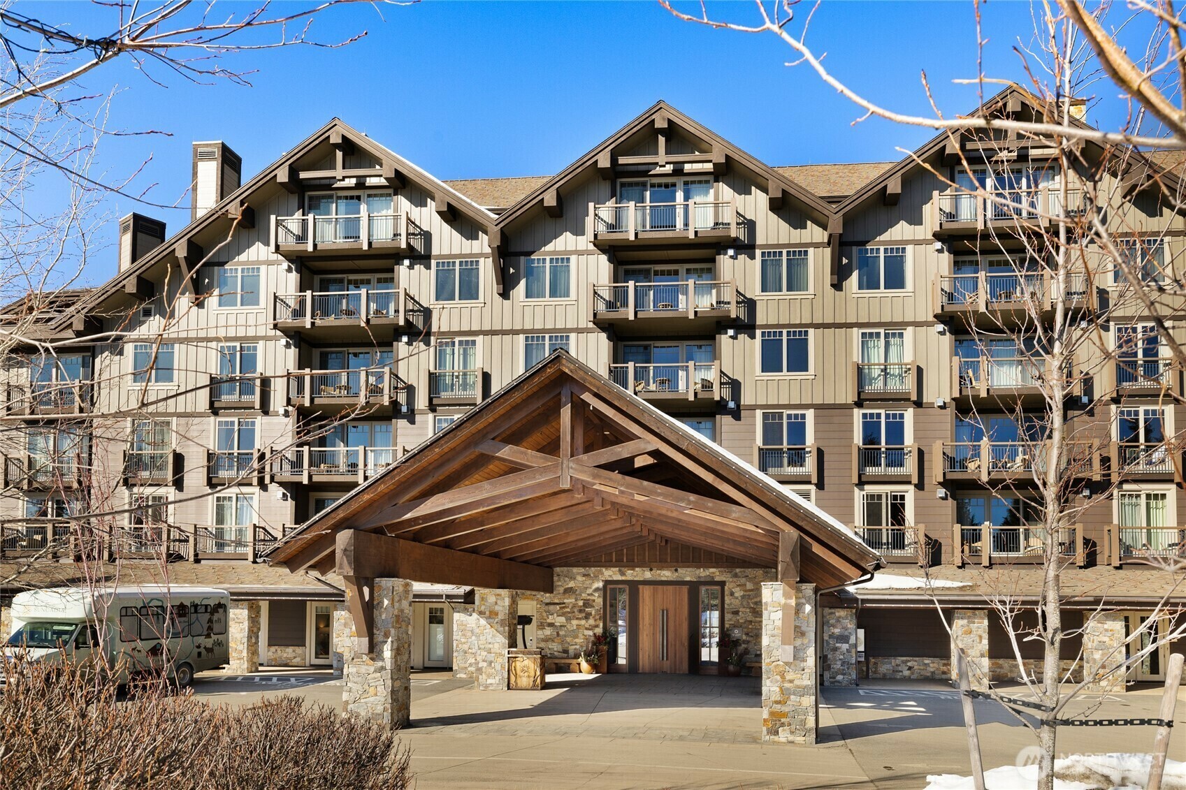 Property Photo: 3600 Suncadia Trail 5028 WA 98922