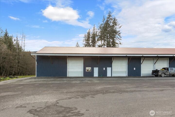 Property Photo: 2450 W Hwy 101 B WA 98362