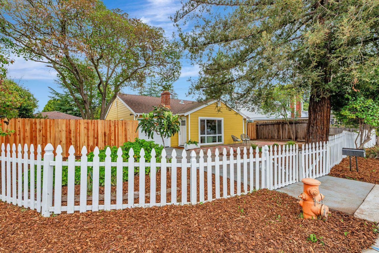 Property Photo:  4201 Suzanne Drive  CA 94306 