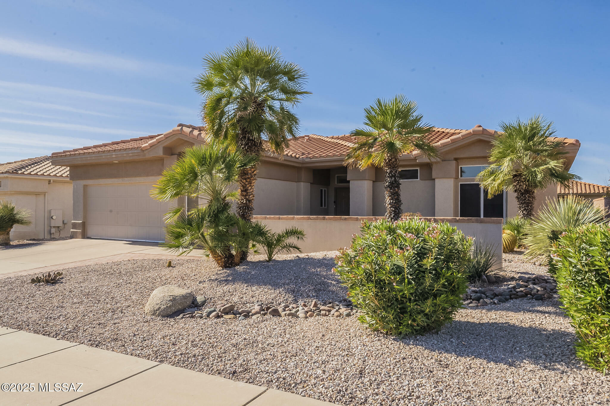 Property Photo:  14733 N Silver Hawk Drive  AZ 85755 