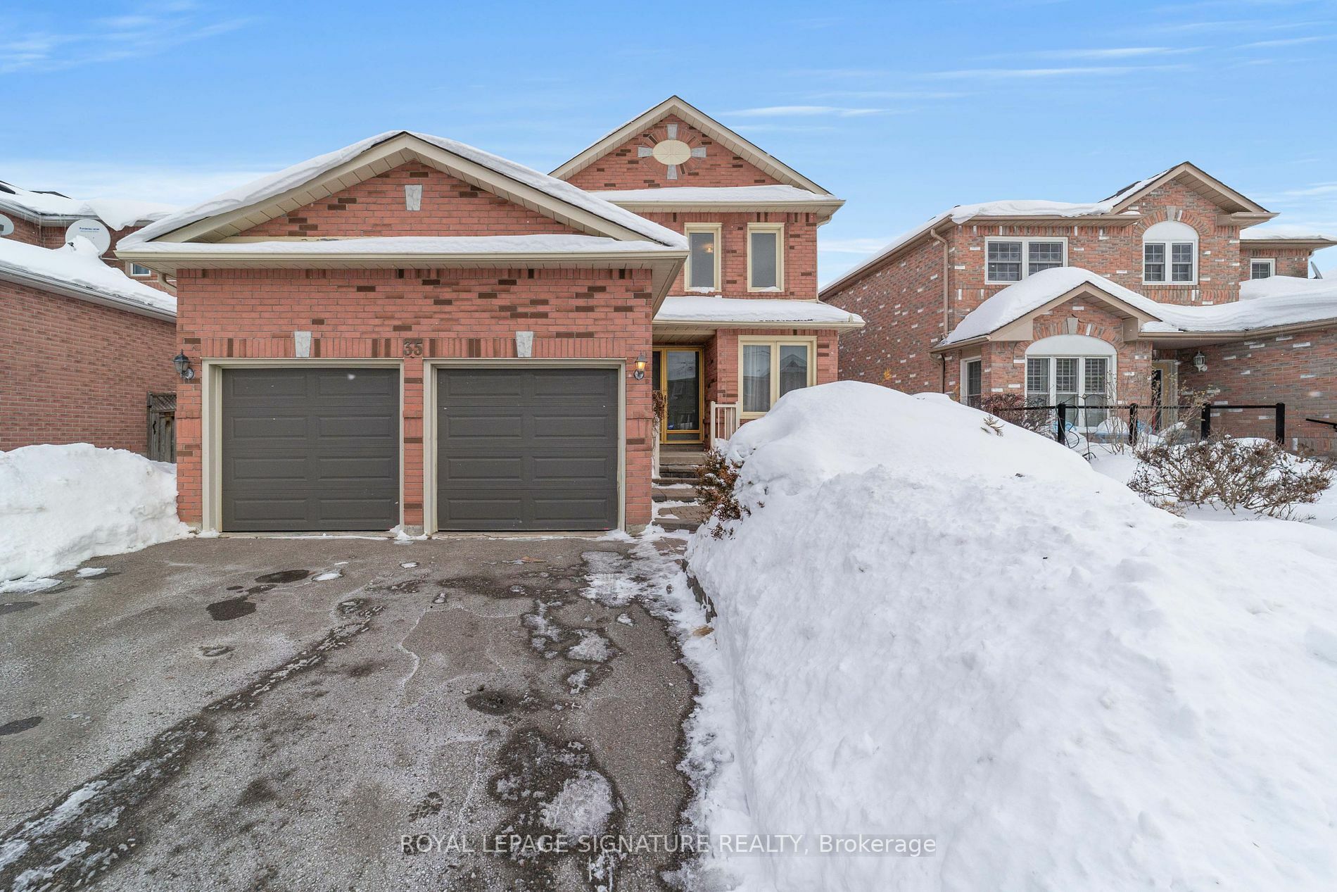 Property Photo:  35 Valleywood Dr  ON L1R 2J6 