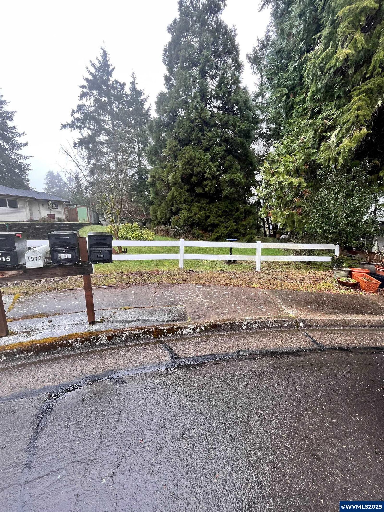 Property Photo:  1925 NW Douglas Pl  OR 97330 