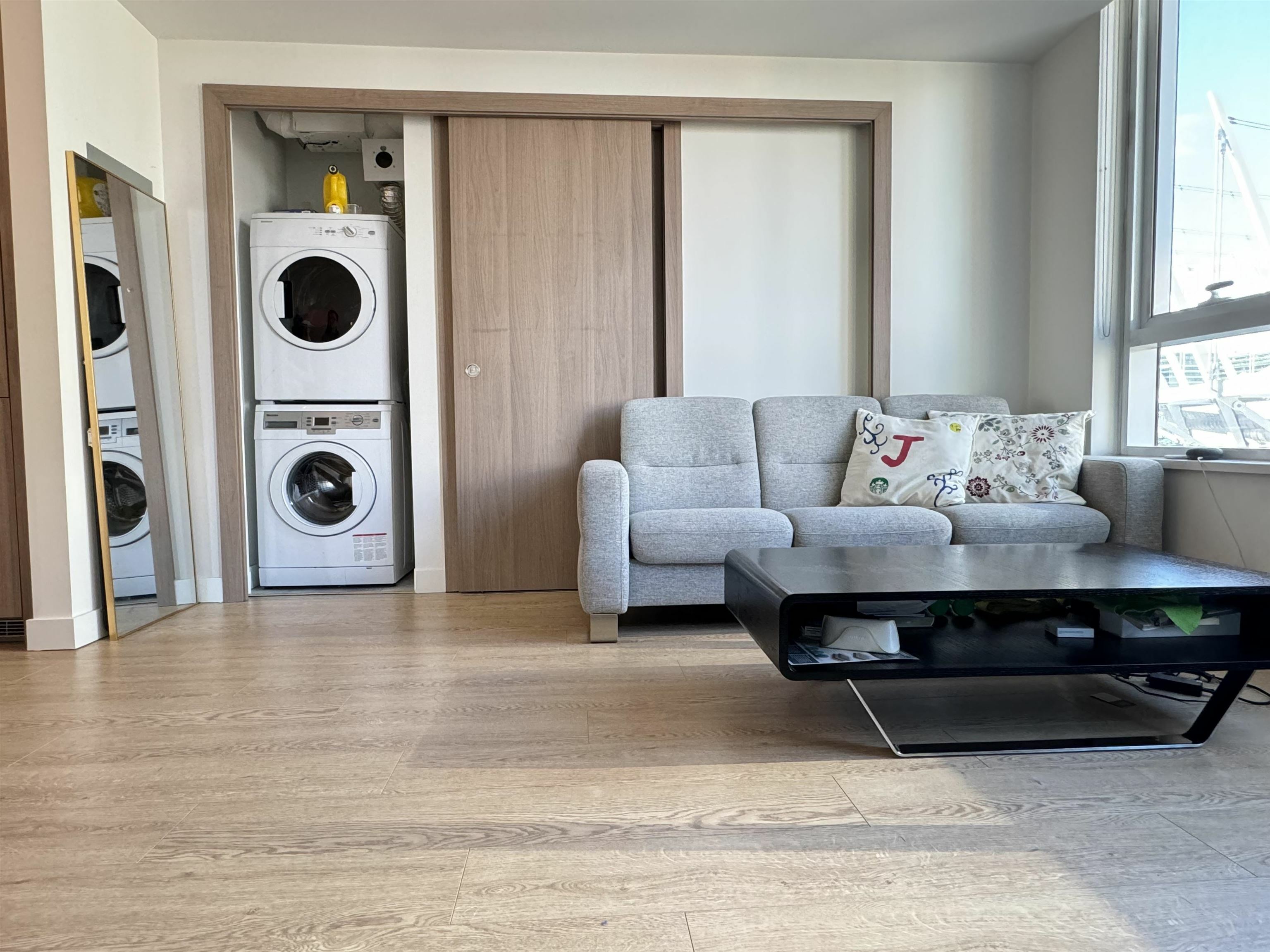 Property Photo: 38 Smithe Street 1755 BC V6B 0P3