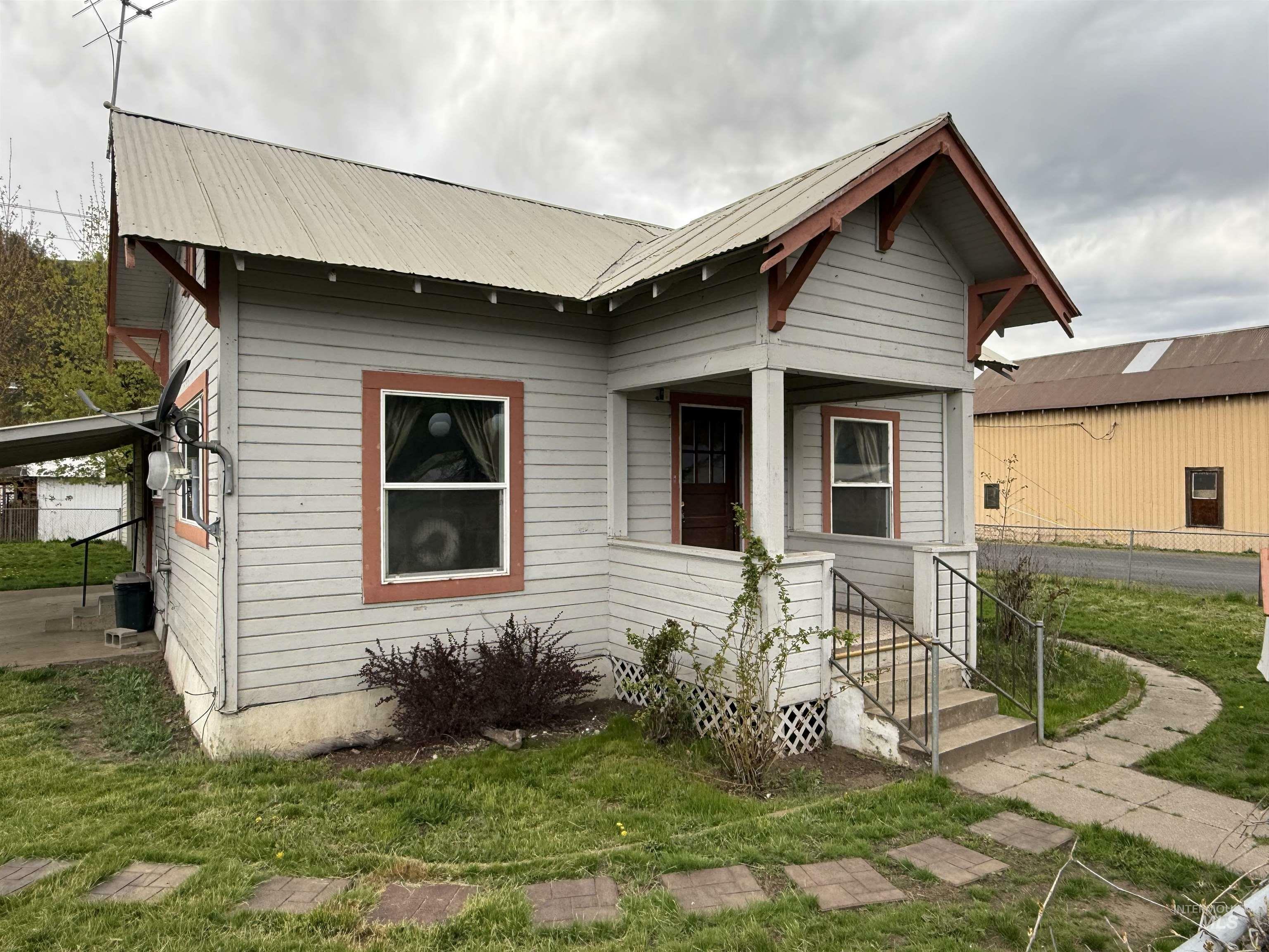 Property Photo: 202 S Main Street ID 83539
