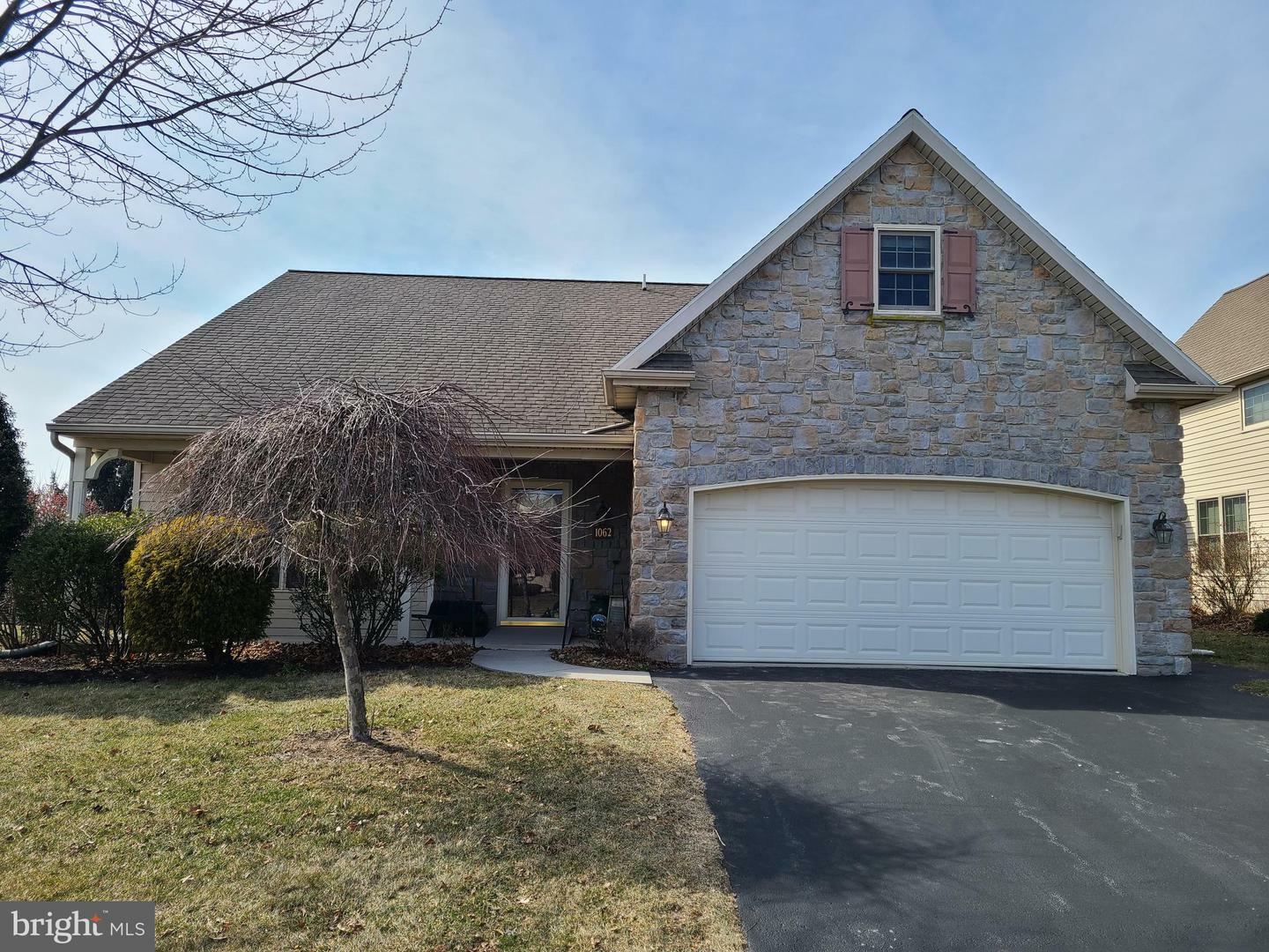 Property Photo:  1062 Cambridge Drive  PA 17545 