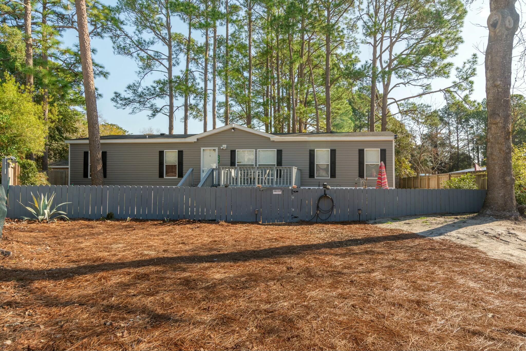 Property Photo: 1416 Cape Lane FL 32578