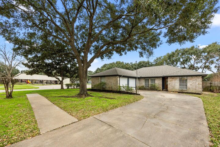 Property Photo:  814 Pickford Drive  TX 77450 