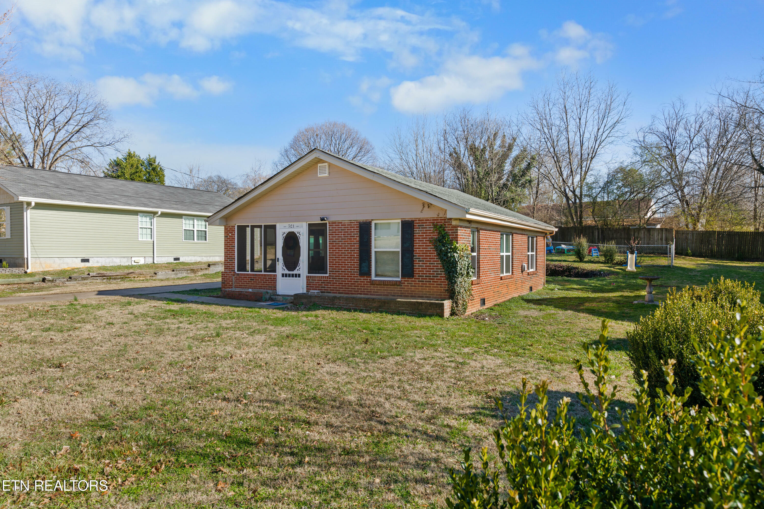 Property Photo:  521 Oak St  TN 37303 