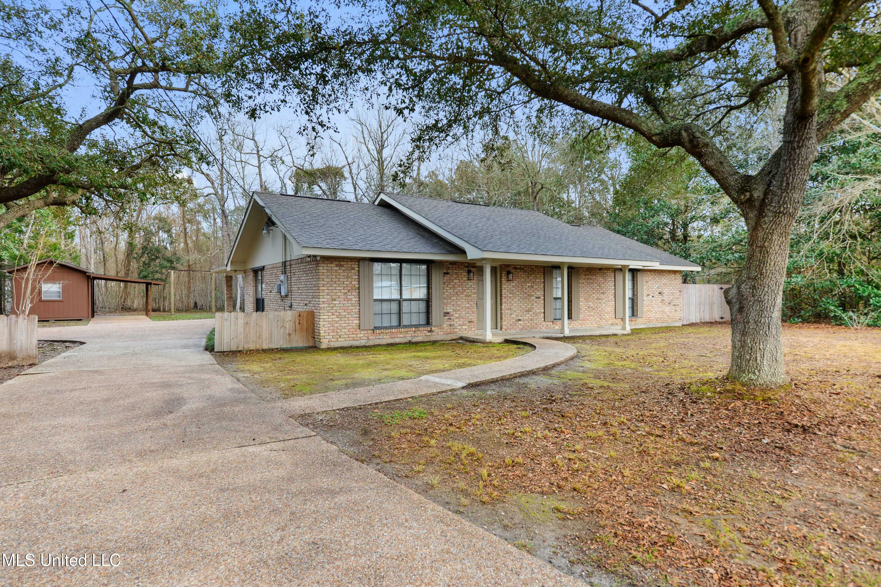 Property Photo:  702 Nicholson Avenue  MS 39576 