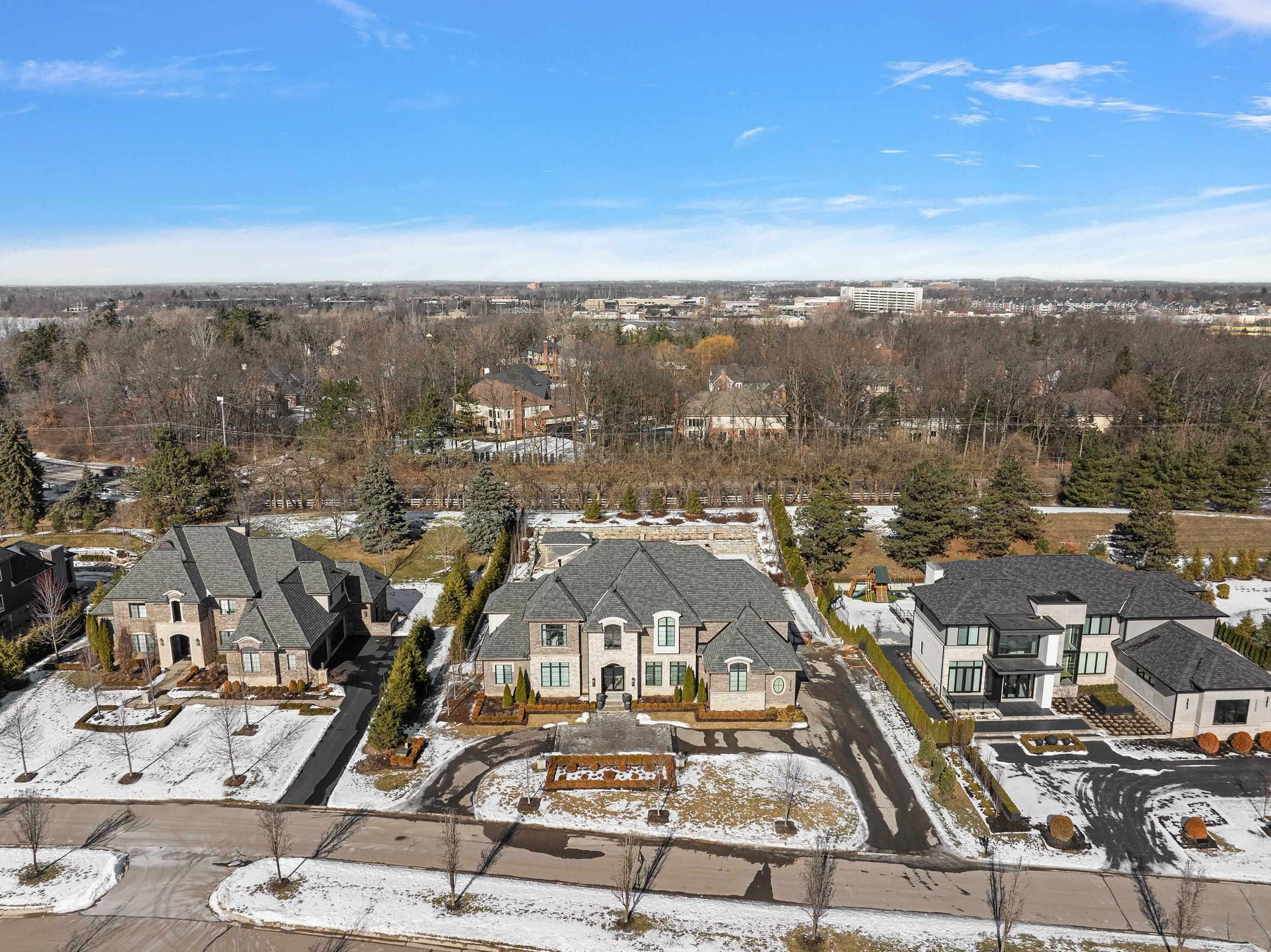 Property Photo: 2816 Turtle Grove Court MI 48302