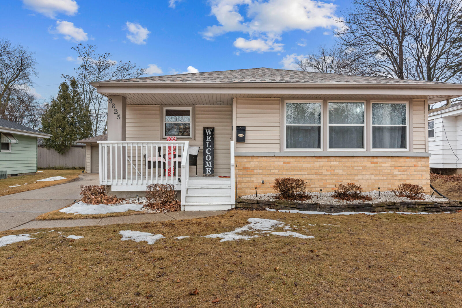 Property Photo: 3825 W Vera Ave WI 53209