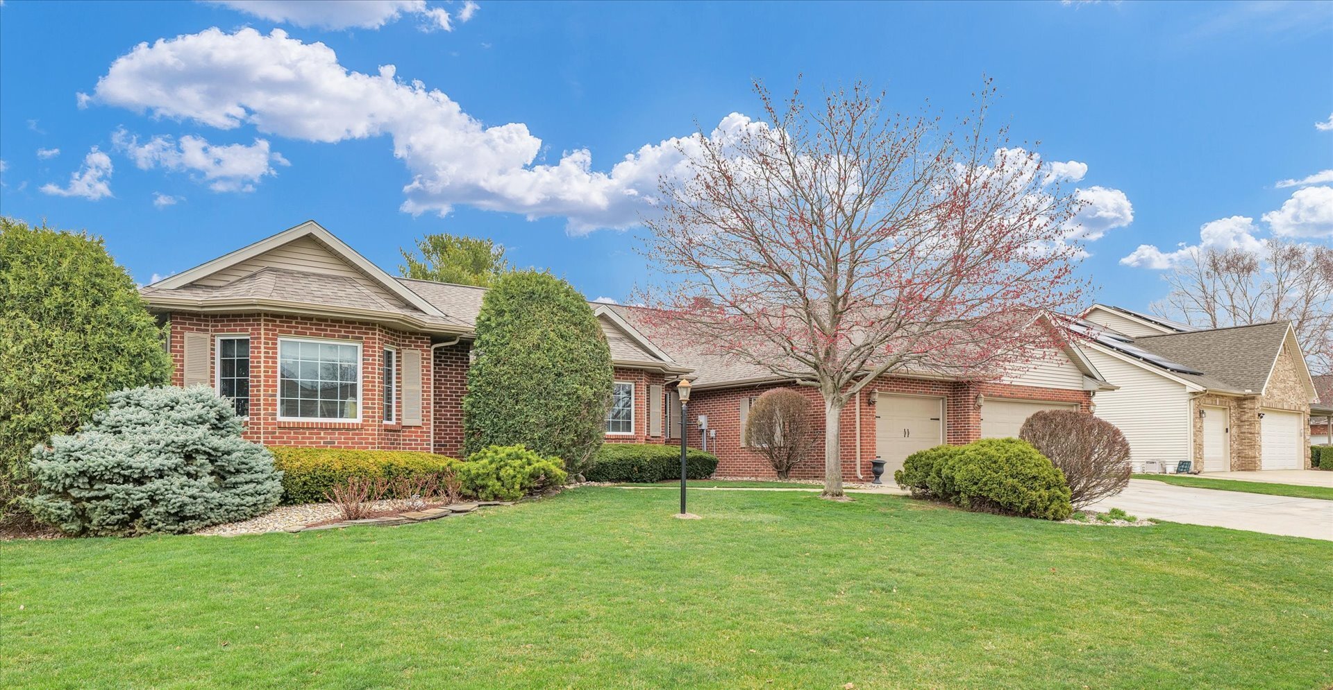 Property Photo:  4302 Curtis Meadow Drive  IL 61822 