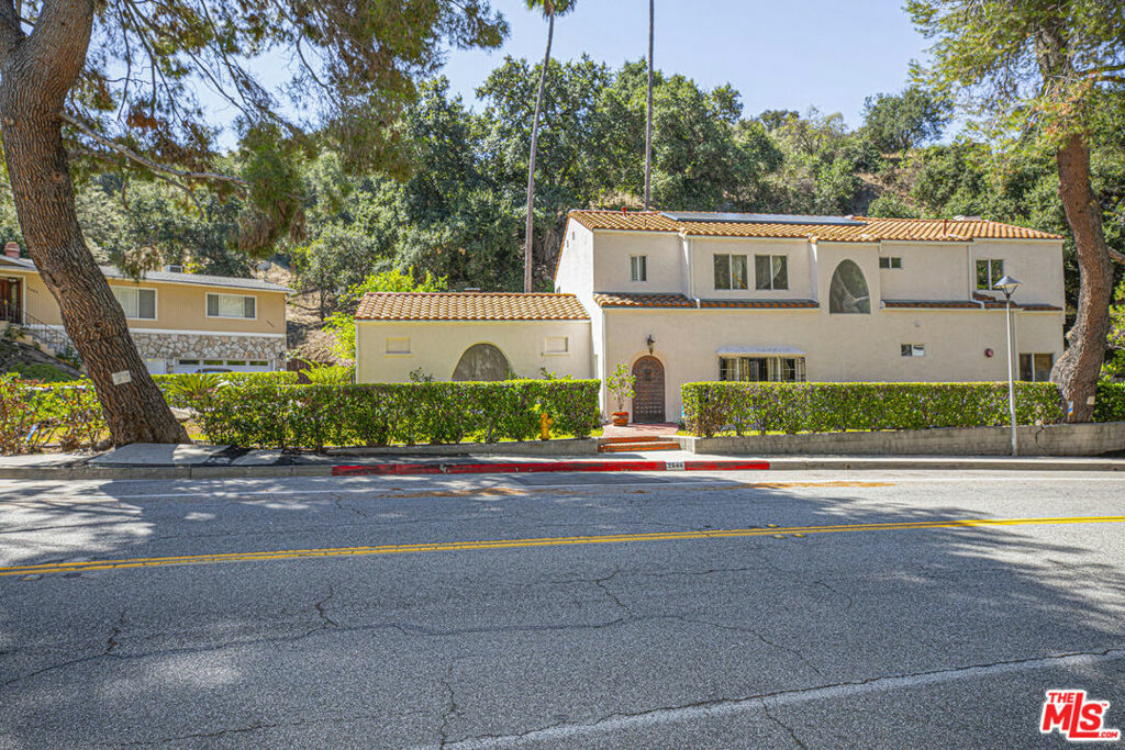 Property Photo: 2644 E Chevy Chase Drive CA 91206