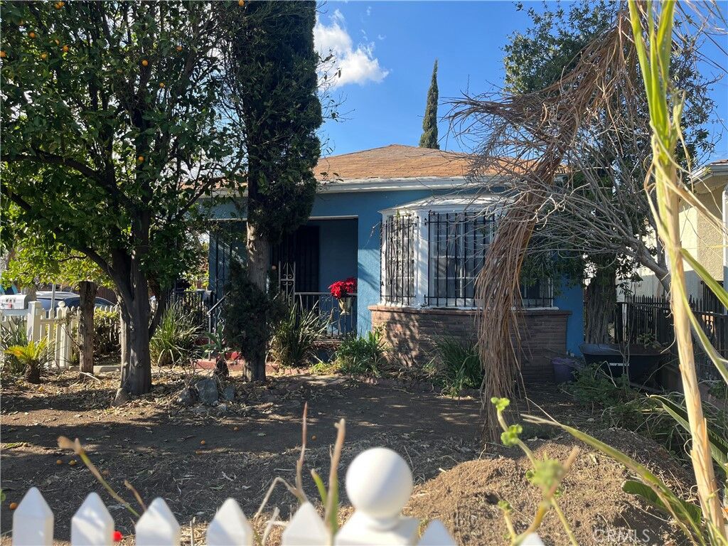 Property Photo:  501 Harding Avenue  CA 91340 