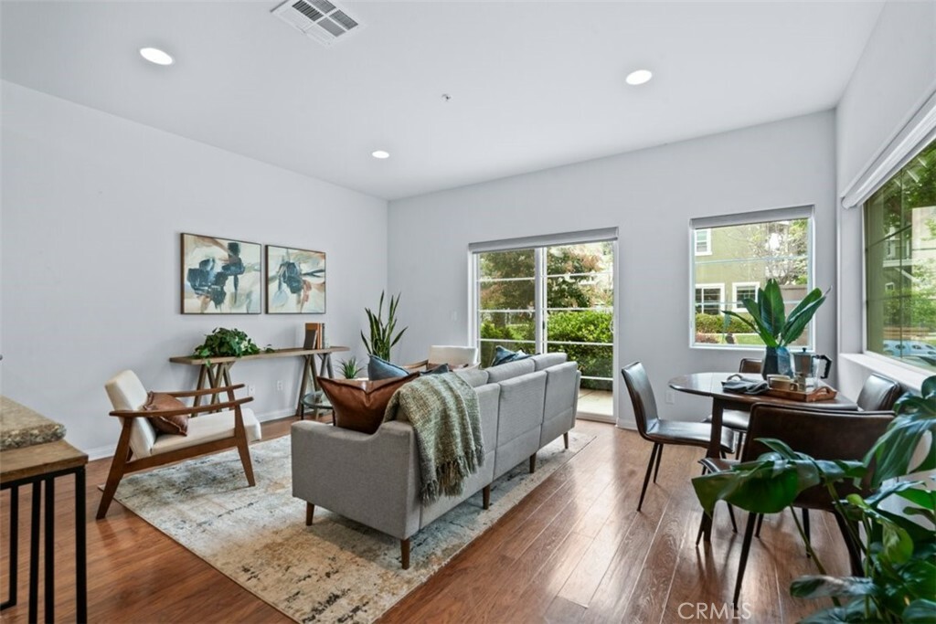 Property Photo:  826 Lawrence Drive  CA 93401 
