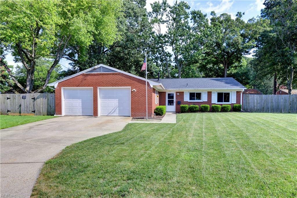 Property Photo: 114 Haviland Dr VA 23601