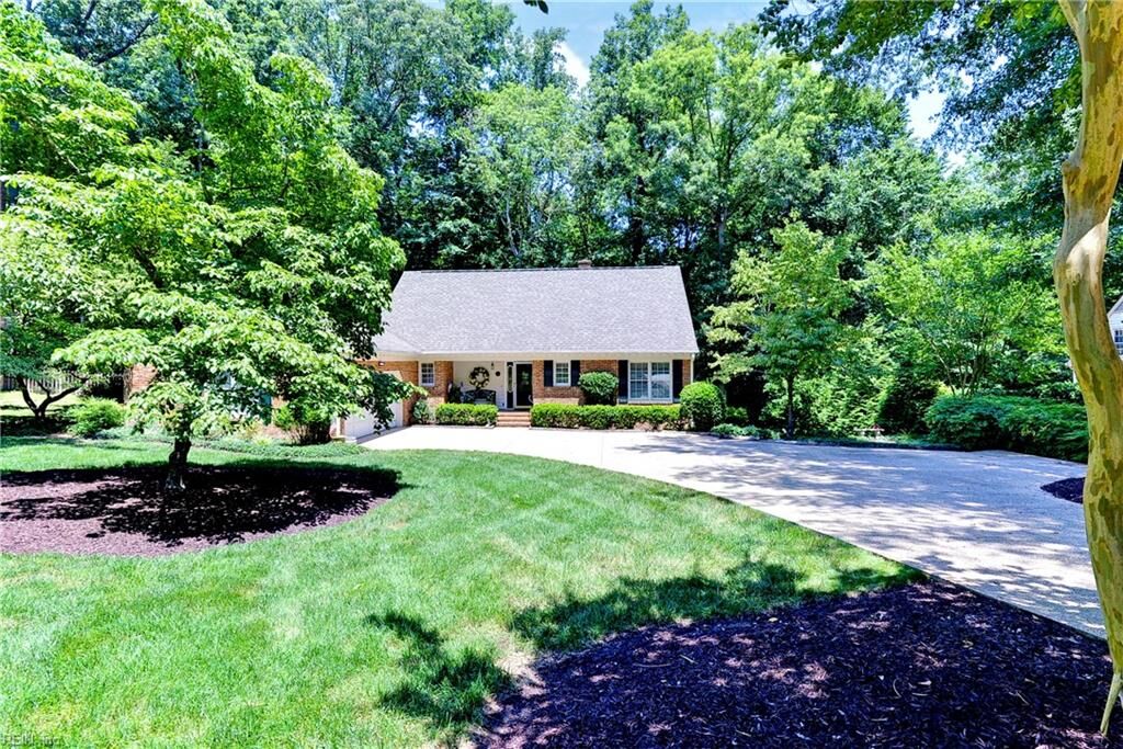 Property Photo:  110 Clarendon Ct  VA 23188 