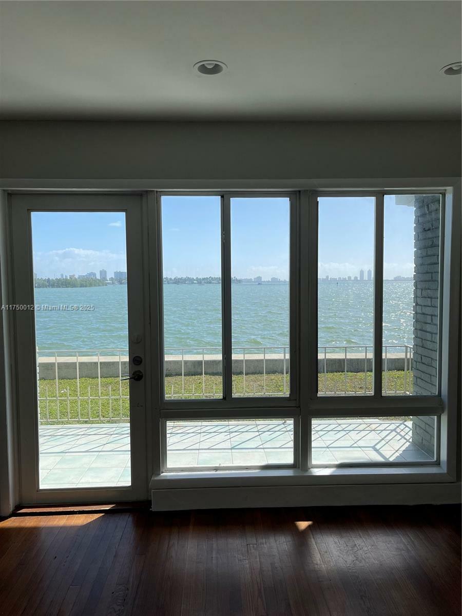 Property Photo:  7805 NE Bayshore Ct 4  FL 33138 