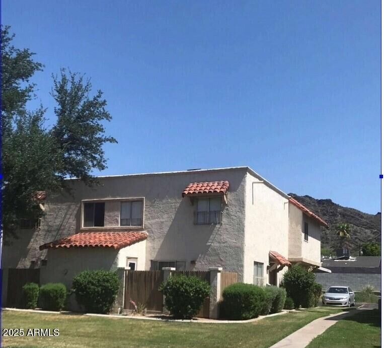Property Photo: 8819 N 12th Place AZ 85020